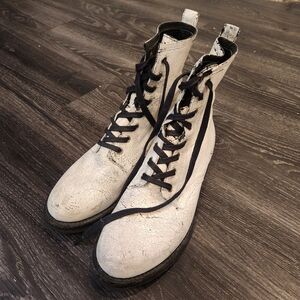 Frye Black & White Combat Botos